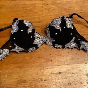 Pretty black bra - 34b